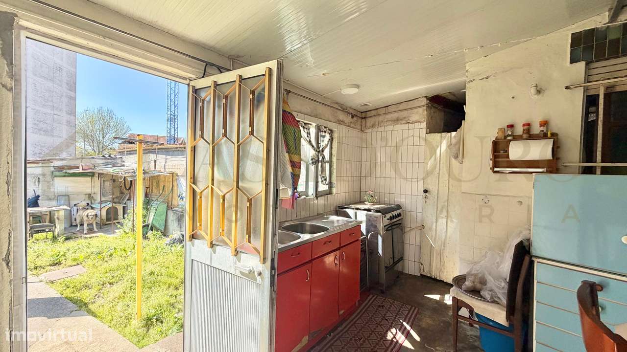 Moradia térrea T1+ 1 para renovação em Vilar do Paraíso - Grande imagem: 3/11