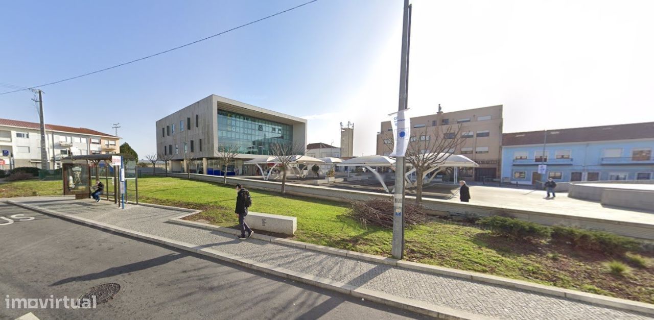 Armazém c/ 145m² c/ Estacionamento - Areosa (Centro) - Grande imagem: 1/9