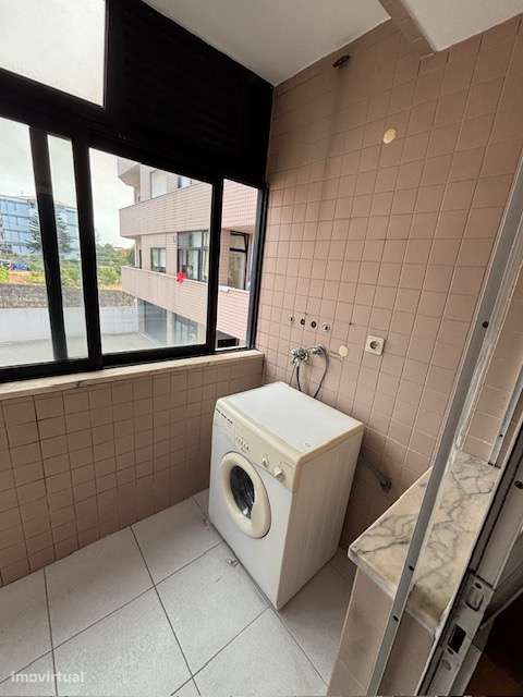 Apartamento T2 com lugar de garagem no Porto - Ramalde-3