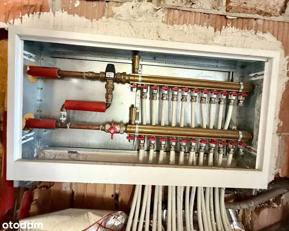 Dom z częścią usługową w doskonałej lokalizacji-8