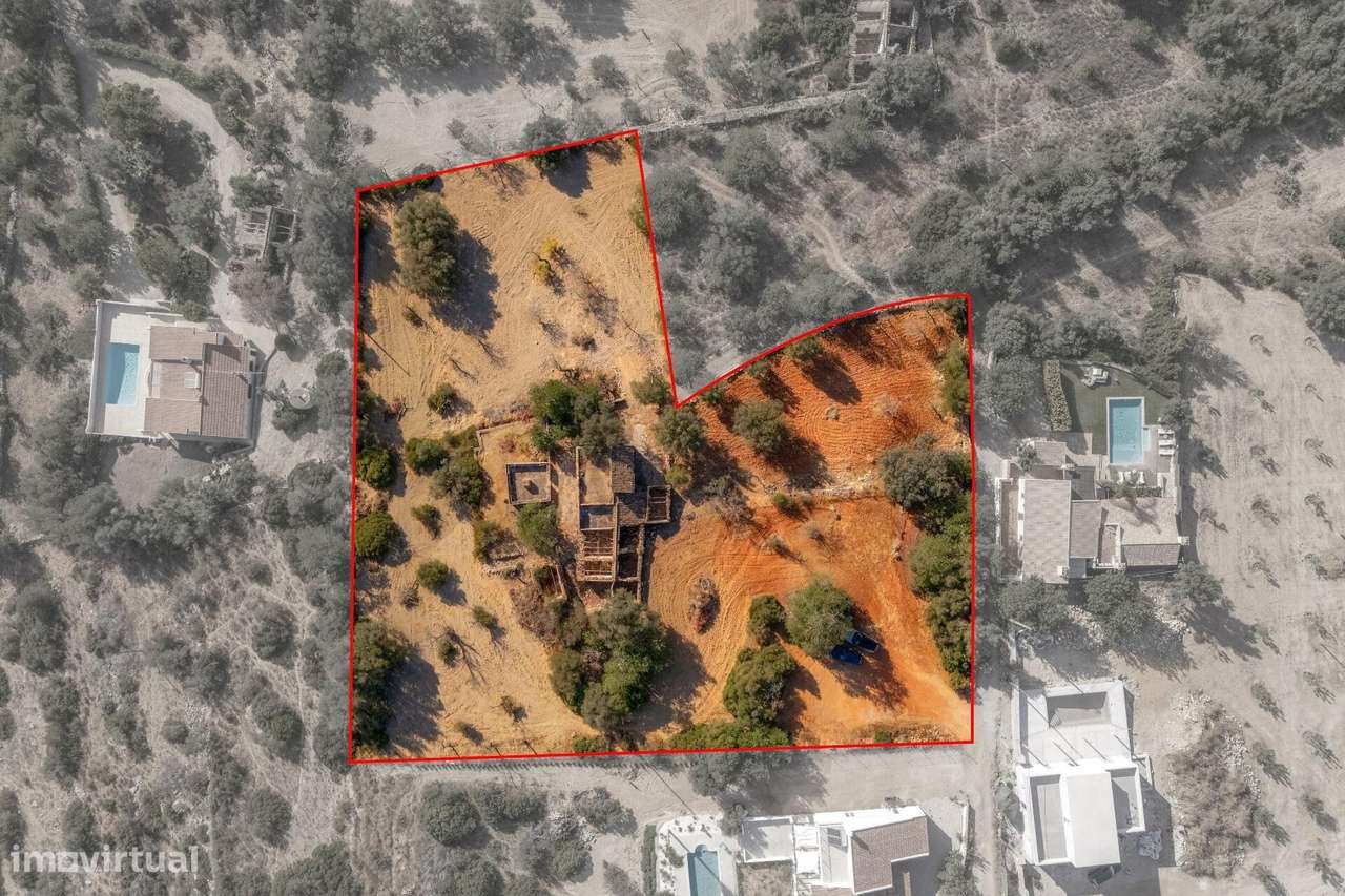 Prédio misto com ruína e potencial de construção – Santa Bárbara de - Grande imagem: 2/15