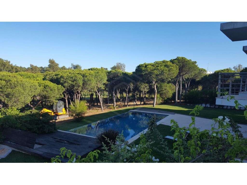 Moradia com piscina e área total de 1262m2 na Praia Verde, em Altur... - Grande imagem: 4/17