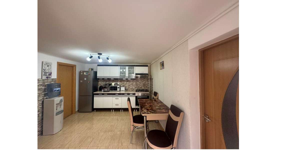 Vand Casa si Pivnita, 2 Camere, Zona Gusterita - Imagine principală: 2/17