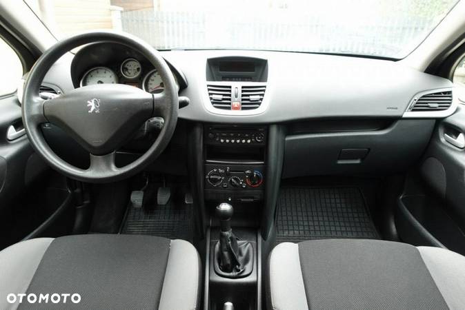 Peugeot 207 - 13