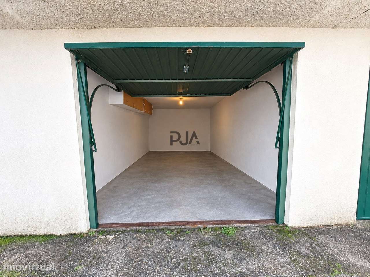 Garagem fechada para venda em Nelas-0
