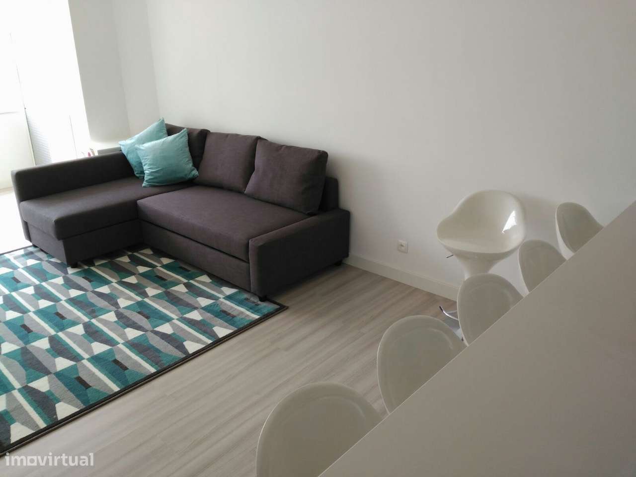 T1 com varanda, ar condicionado e excelente localização - Grande imagem: 4/7