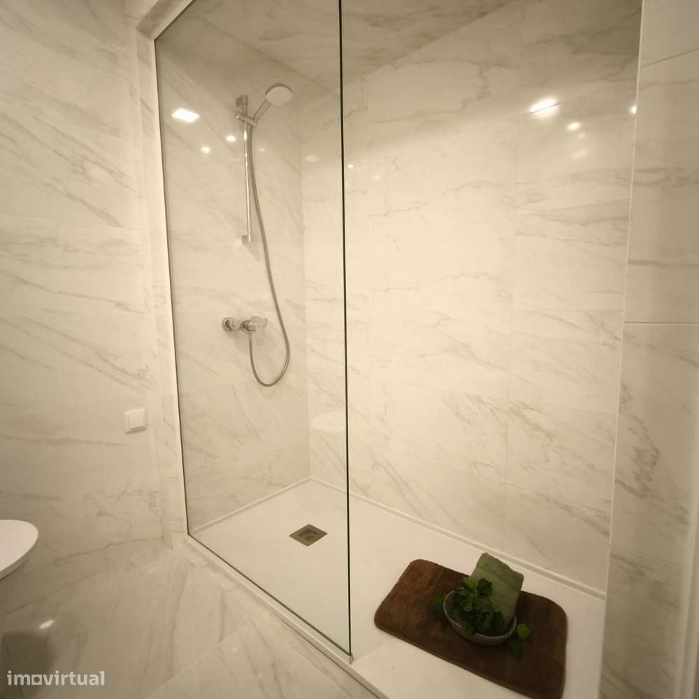 Apartamento T3 de Luxo e Modernidade no Coração de Benfica com Vista p-14