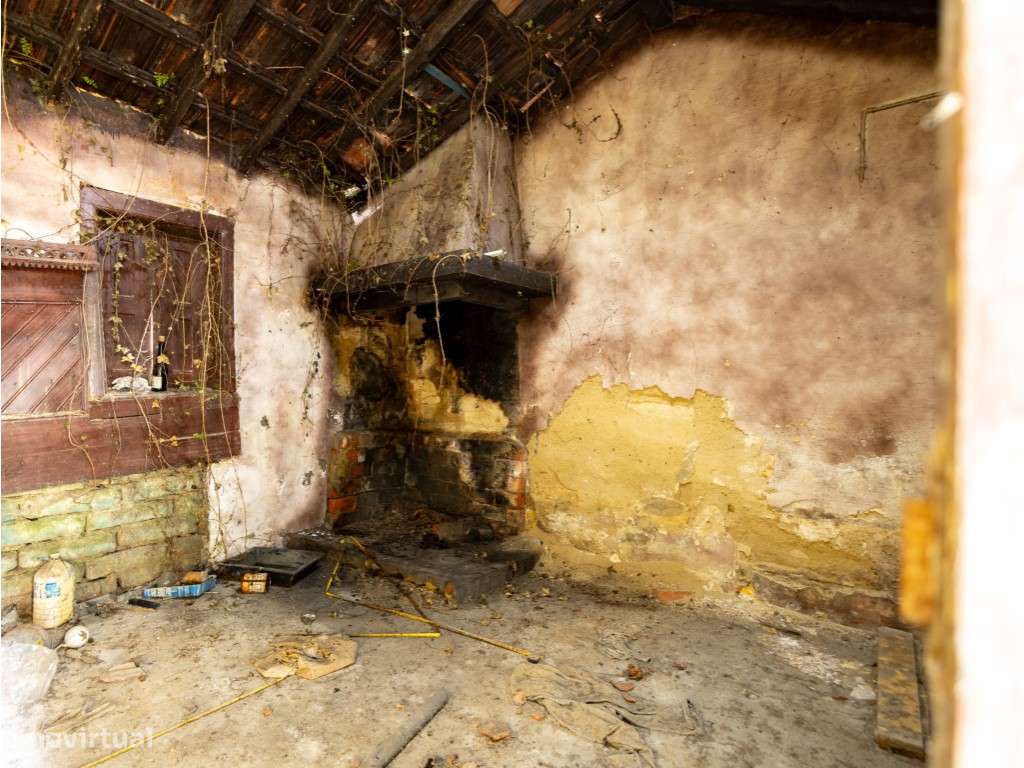 Moradia T2 por recuperar-7