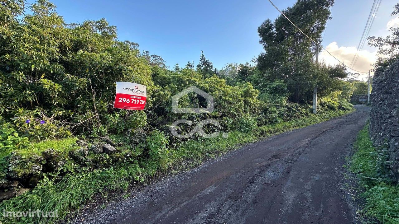 Terreno com 700,00 m2 - Fenais da Luz - Ponta Delgada