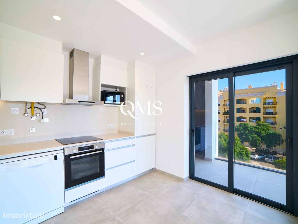 Espaçoso Apartamento T2 com Garagem & Piscina no Coração de Faro - Grande imagem: 4/18