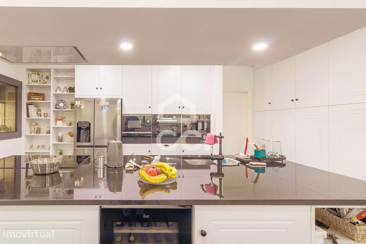 Moradia Térrea de Luxo com Cave | Conforto, Eficiência e Espaço Exteri-15