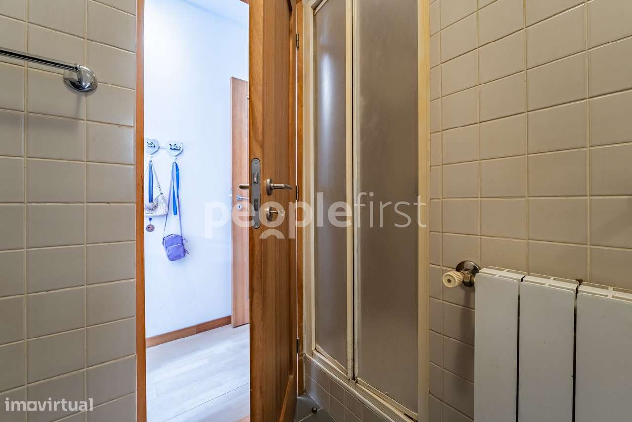 T2 com Terraço Privativo, Garagem e Arrumos-15