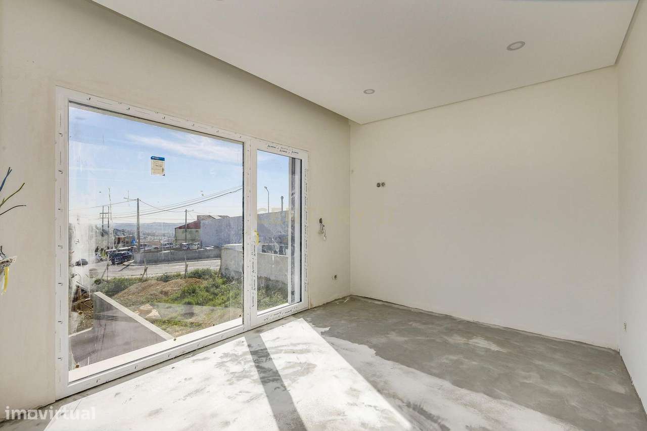 Moradia T4 com piscina em Caneças-35