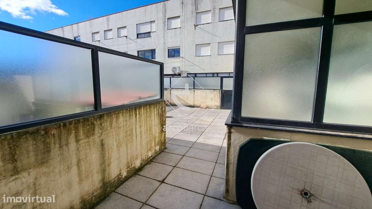 Apartamento com Terraço 40m2 de uso privado - T2+1-centro vila - Arcos-24