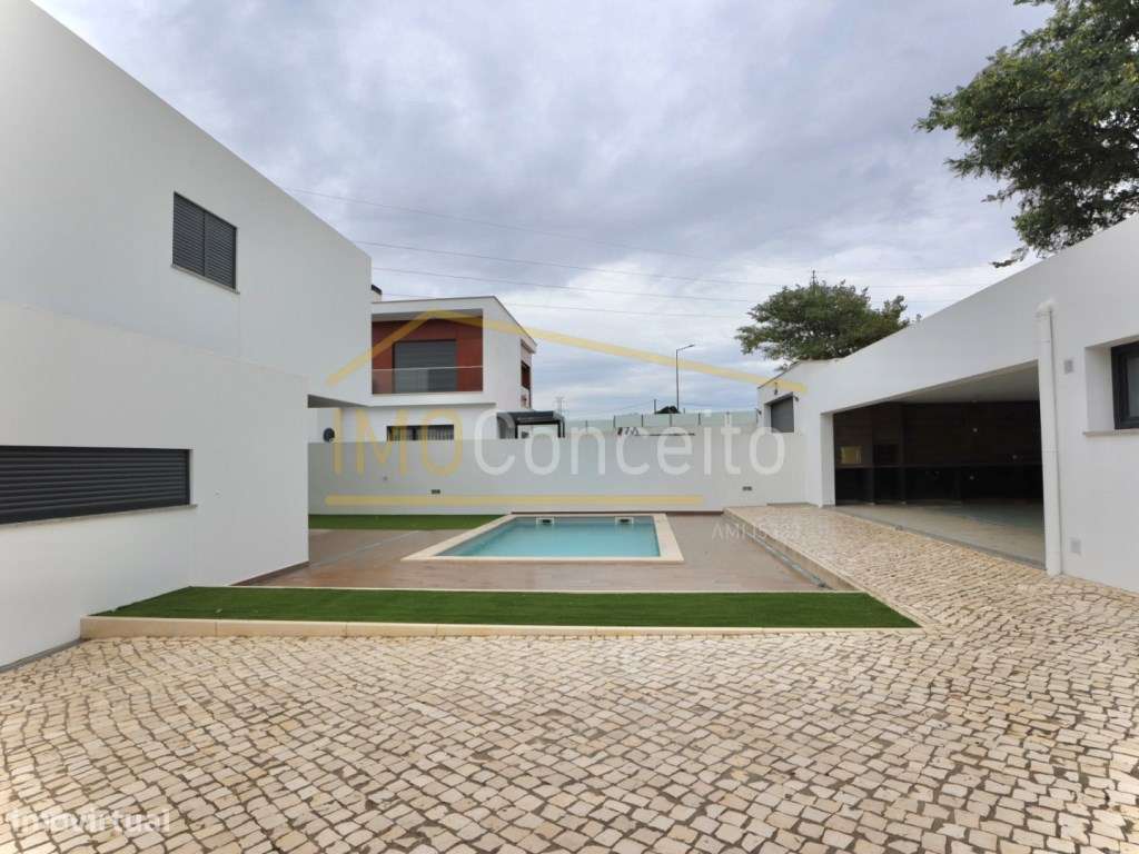 Moradia T5 | Isolada - Piscina e Garagem Fechada | Entroncamento - Grande imagem: 4/42