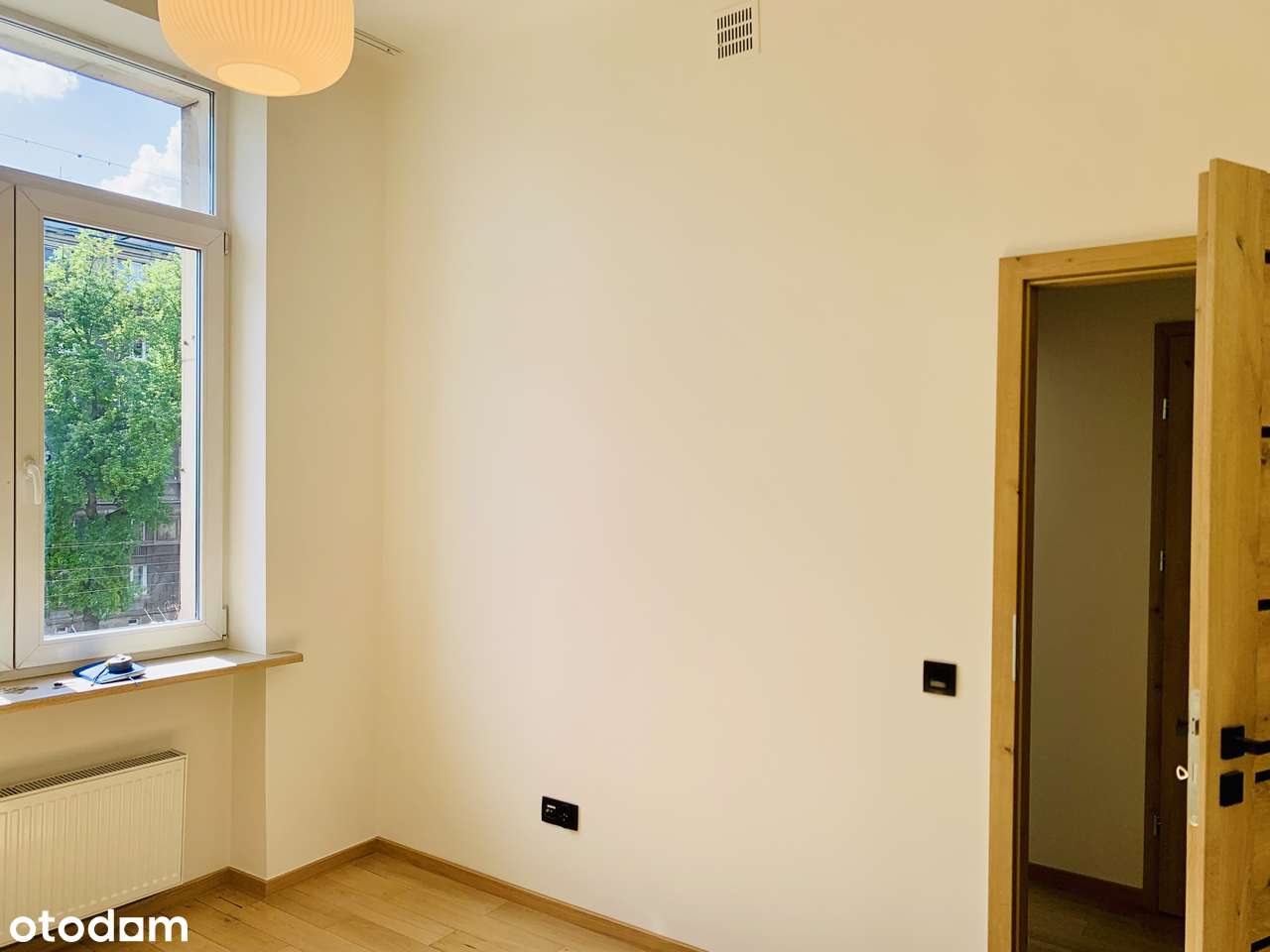 Plac Centralny,2 pokoje, po remoncie, winda, słoneczne, do wejścia-2