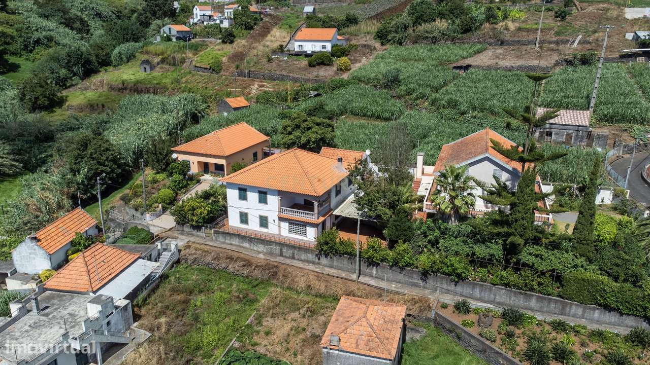 Uma casa com alma, espaço e muitas possibilidades nos Canhas, Ponta do-1