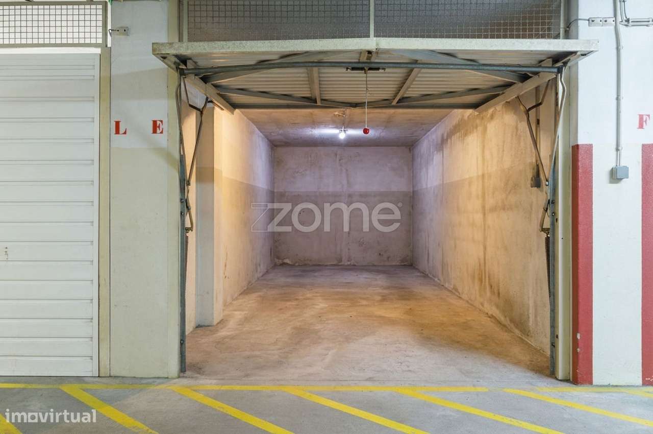 T2 em Alfena, com 130m2, duas frentes, varandas e Box para 2 carros.-16