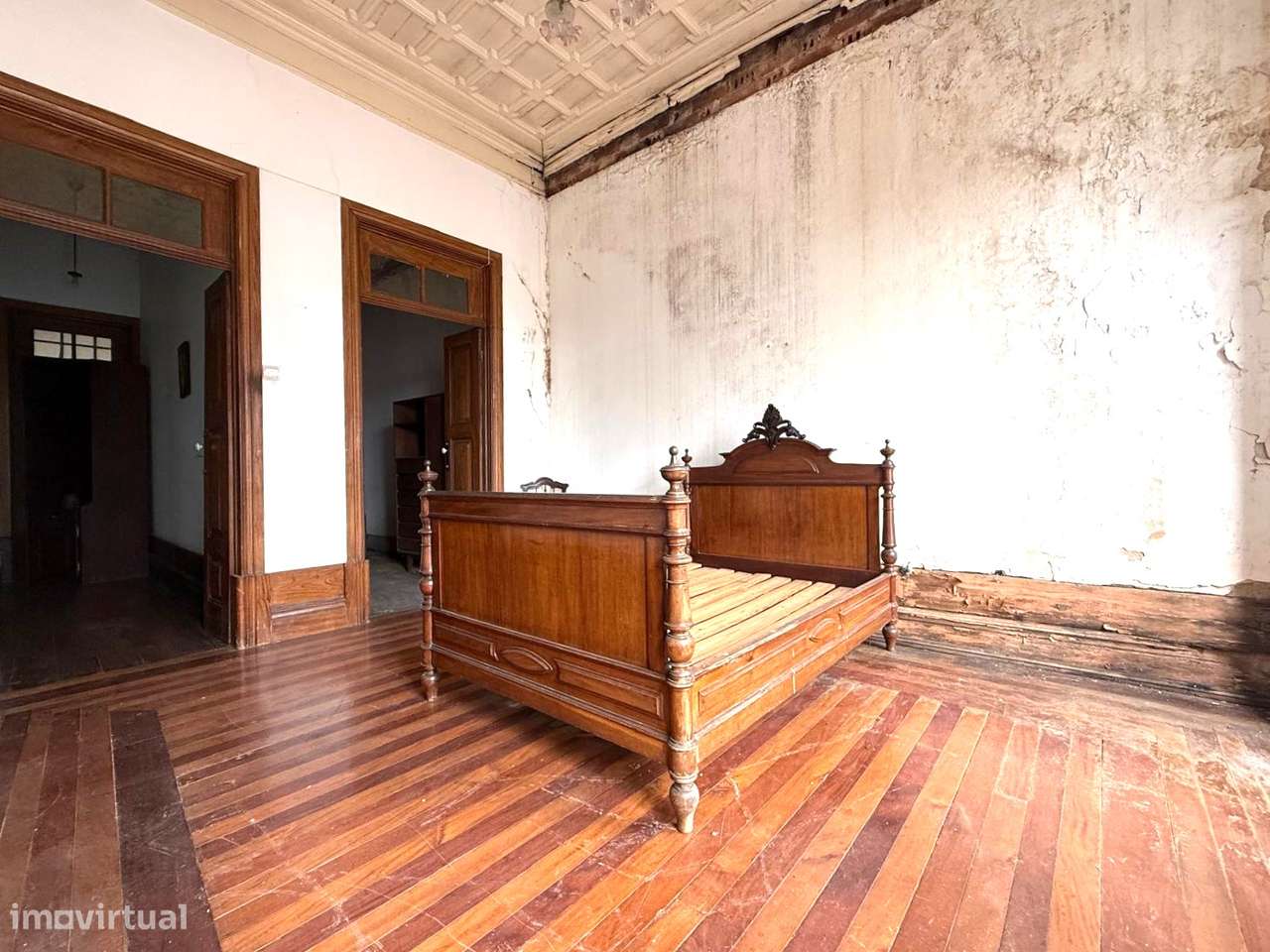 Moradia de Traça Apalaçada com Lojas  no Centro Histórico de Ovar-15