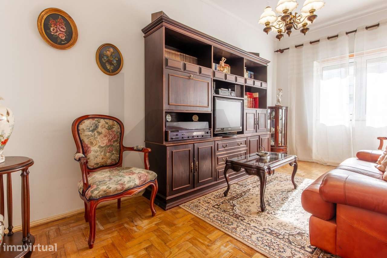 Apartamento T3 com 2 varandas junto ao Terminal dos Barcos do Barreiro-11