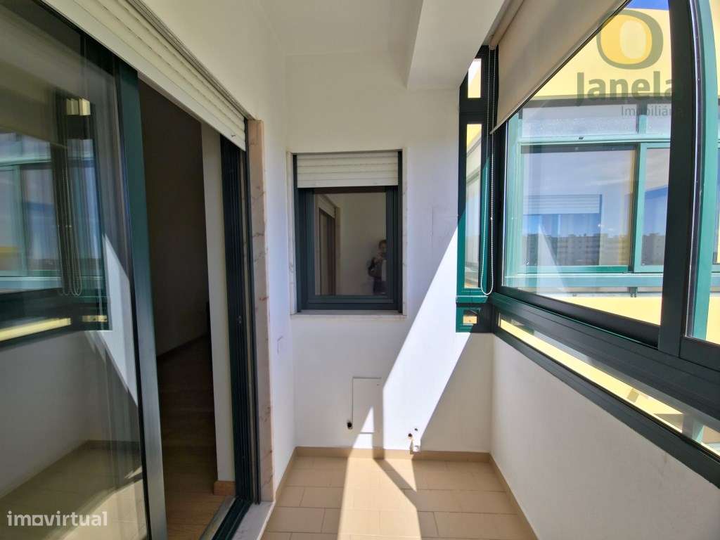 T2 grande com muita luz, duas varandas e boa localização em Faro-18