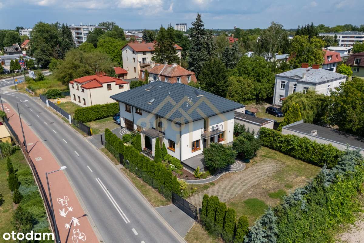 Przestronny dom w centrum Piaseczna - Pełny obrazek: 2/20