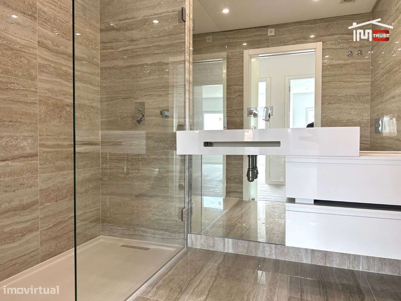 Incrivel Apartamento T3 com Varandas, Garagem e Arrecadação-26