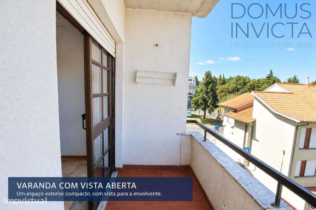 T3 com varanda, garagem e vista para o Castelo | Av. Cidade de Zamora-5