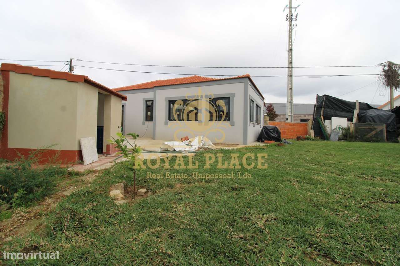 Moradia V2 Renovada com Anexo, Lourosa-5