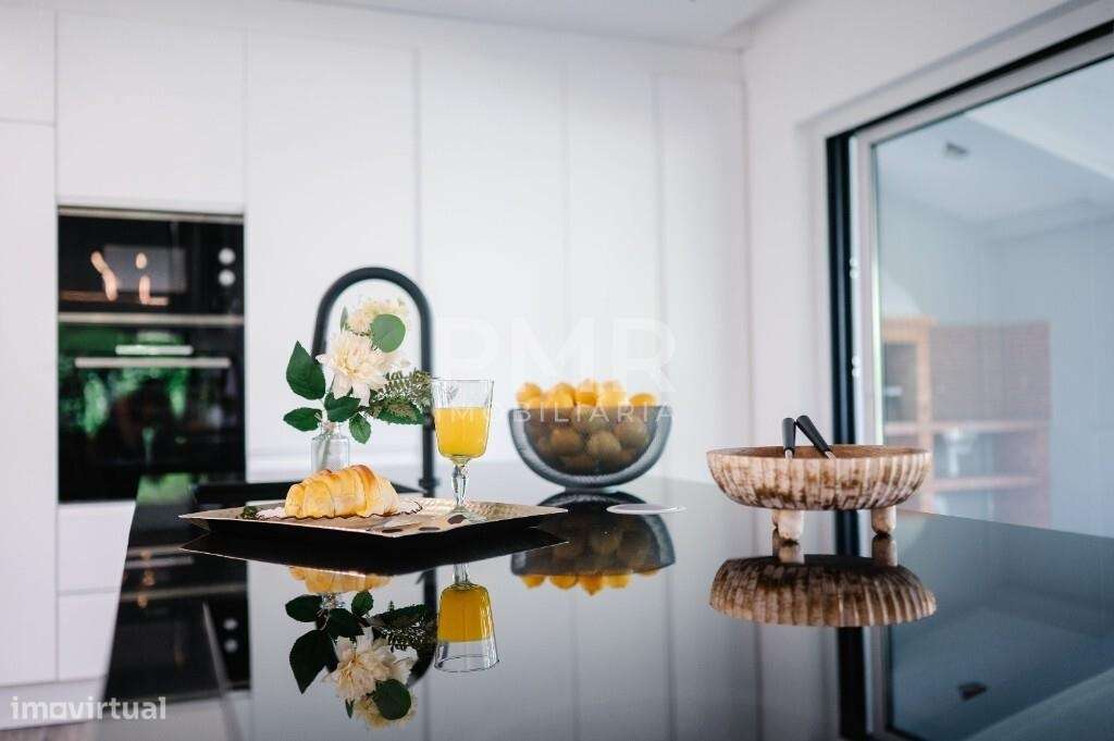 Viva com Elegância e Tranquilidade na Exclusiva Herdade da Aroeira - Grande imagem: 5/26