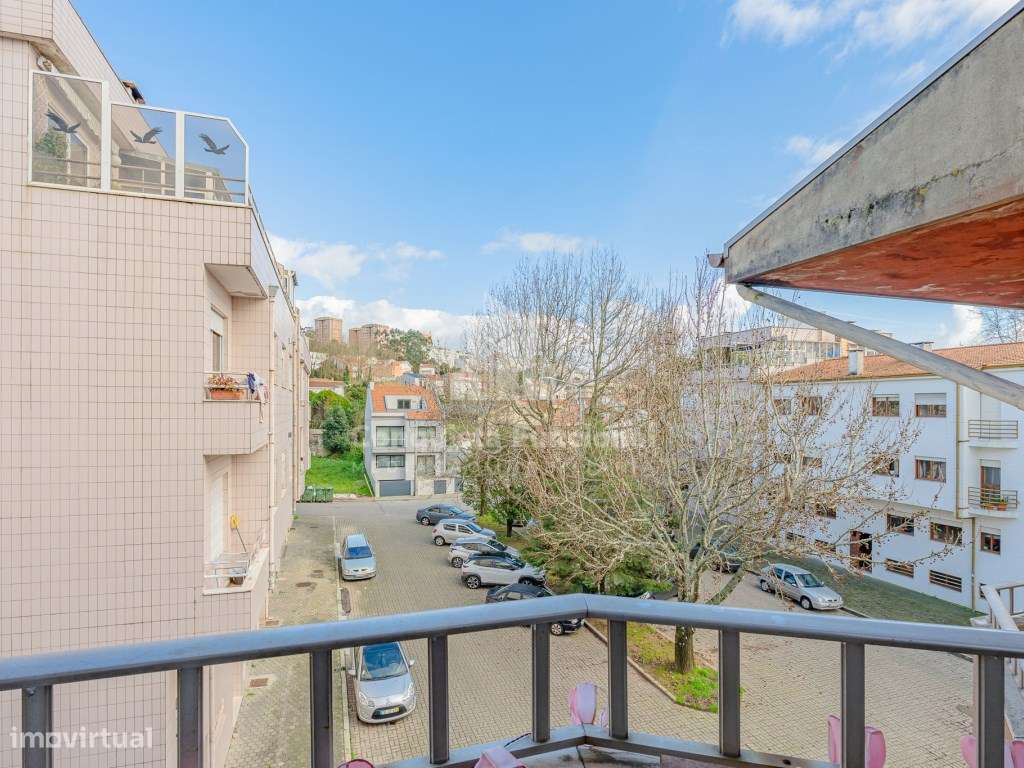 Apartamento T3 situado na zona de Mafamude-15