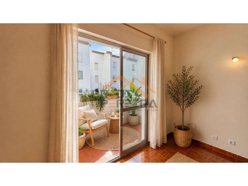 Situado na zona da Torre, em Cascais,, apartamento T2.-6