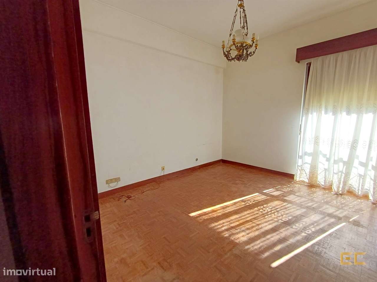 Apartamento T3 com Garagem - Abadias!-24
