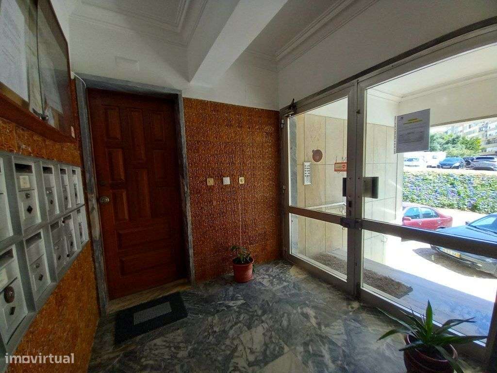 Apartamento T2 Remodelado com Suite-12