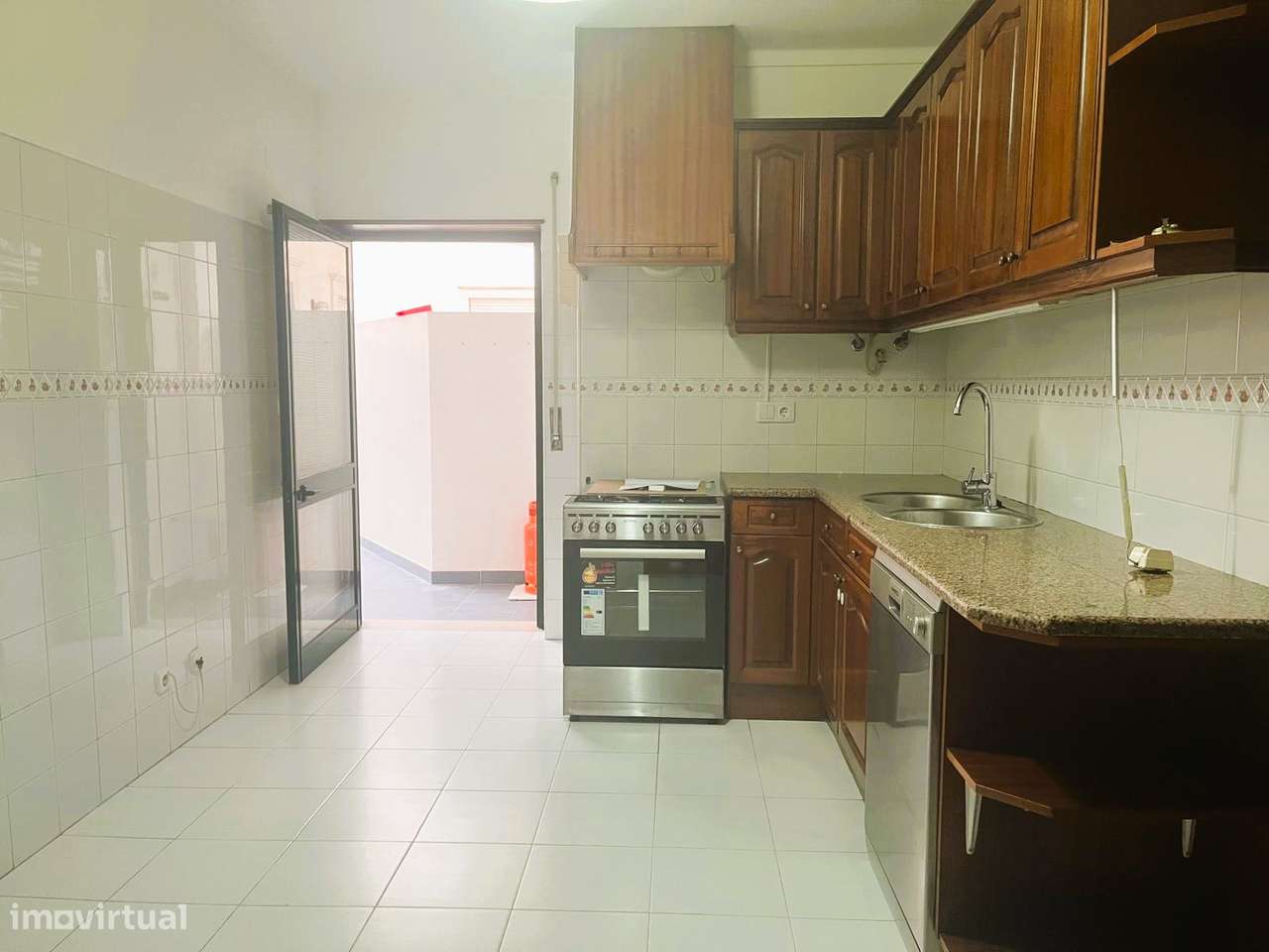 Apartamento c/ 4 assoalhadas c/ Terraço 15m2 no CENTRO da Lourinhã! - Grande imagem: 2/21
