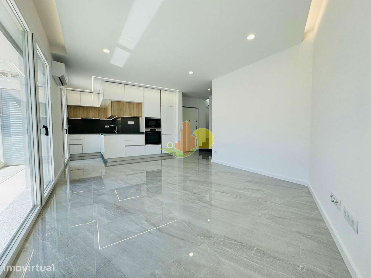 Duplex Novo Junto á Marginal - Grande imagem: 2/27