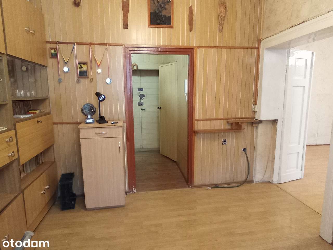 Mieszkanie z potencjałem w ładnej kamienicy + świetna lokalizacja.-4