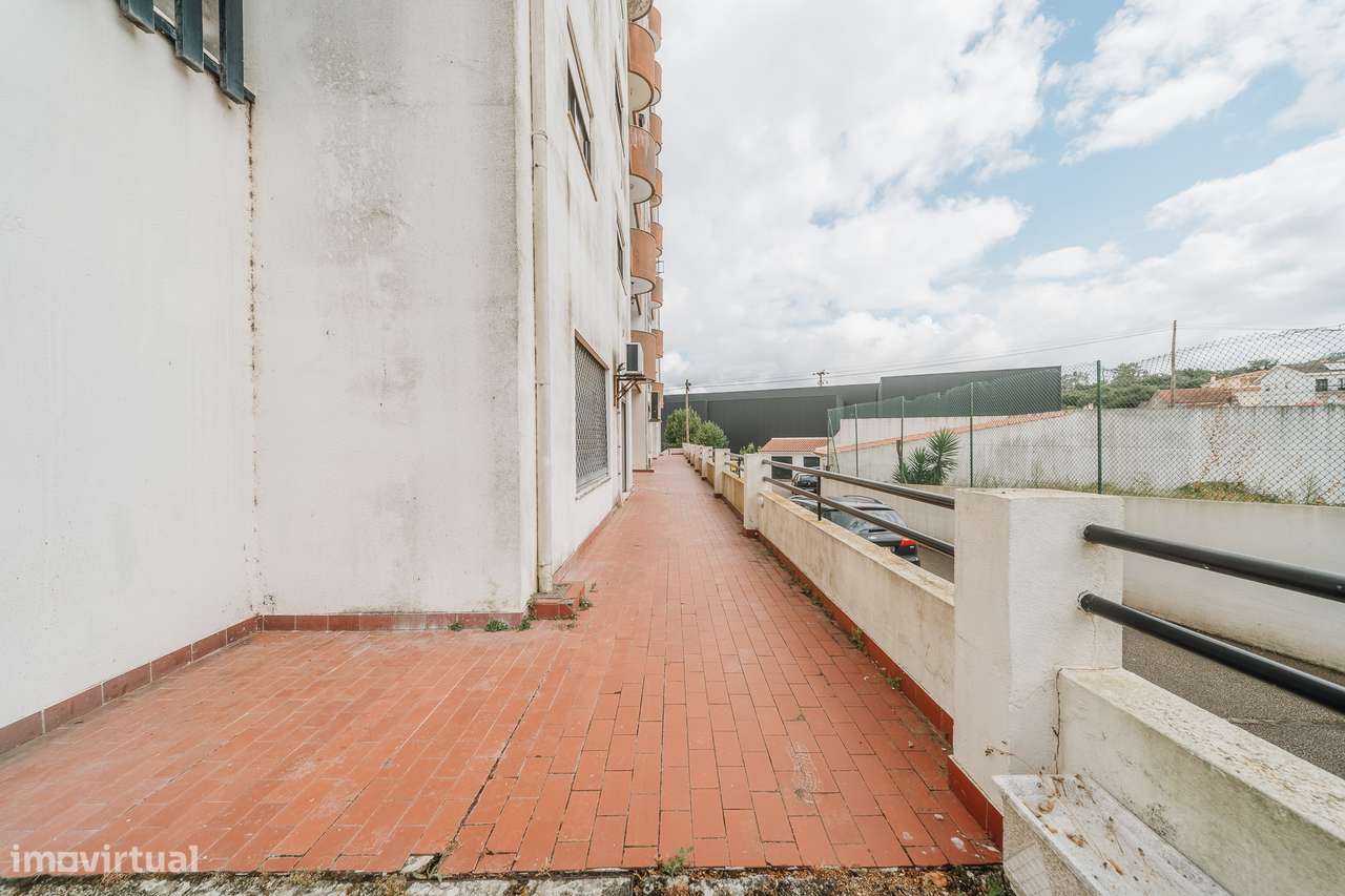 Apartamento T1 totalmente renovado com entrada independente – Minde-9