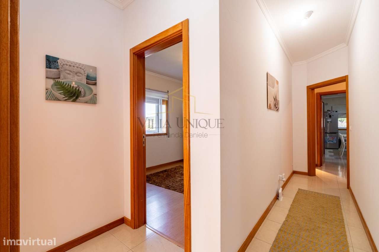 Apartamento T3 com Varanda e Garagem na cave para 2 carros em Fornos-26