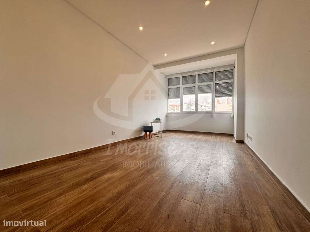 Apartamento T2 totalmente remodelado em Vialonga - Grande imagem: 2/17