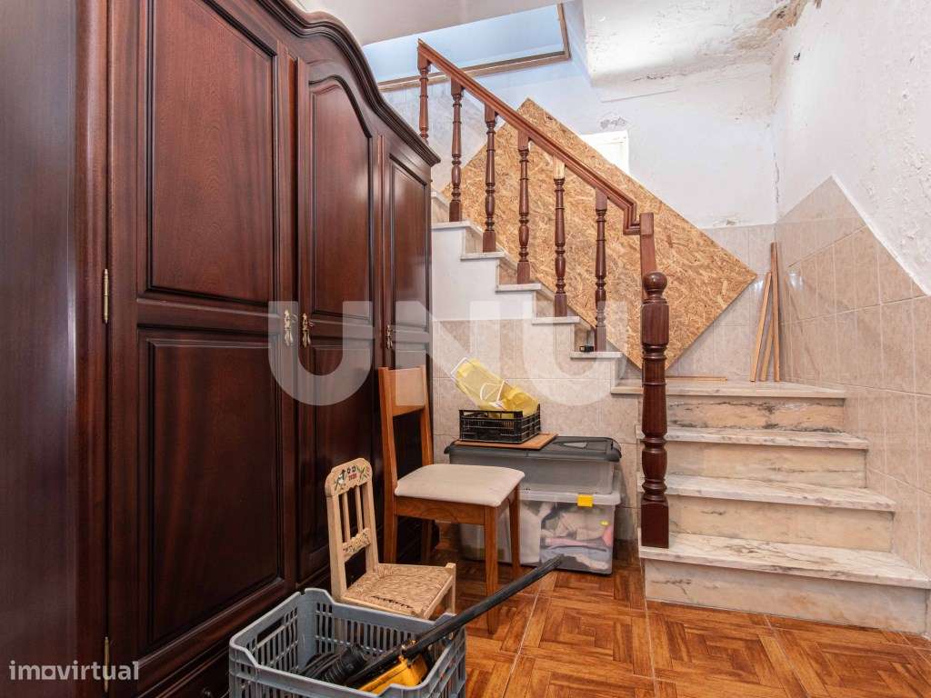 Moradia Bifamiliar T4 + T1 com garagem nas Paredes, em Alenquer!-26