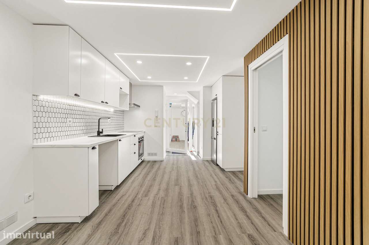 Prédio Totalmente Renovado com 2 apartamentos T1 e espaço exterior no-8