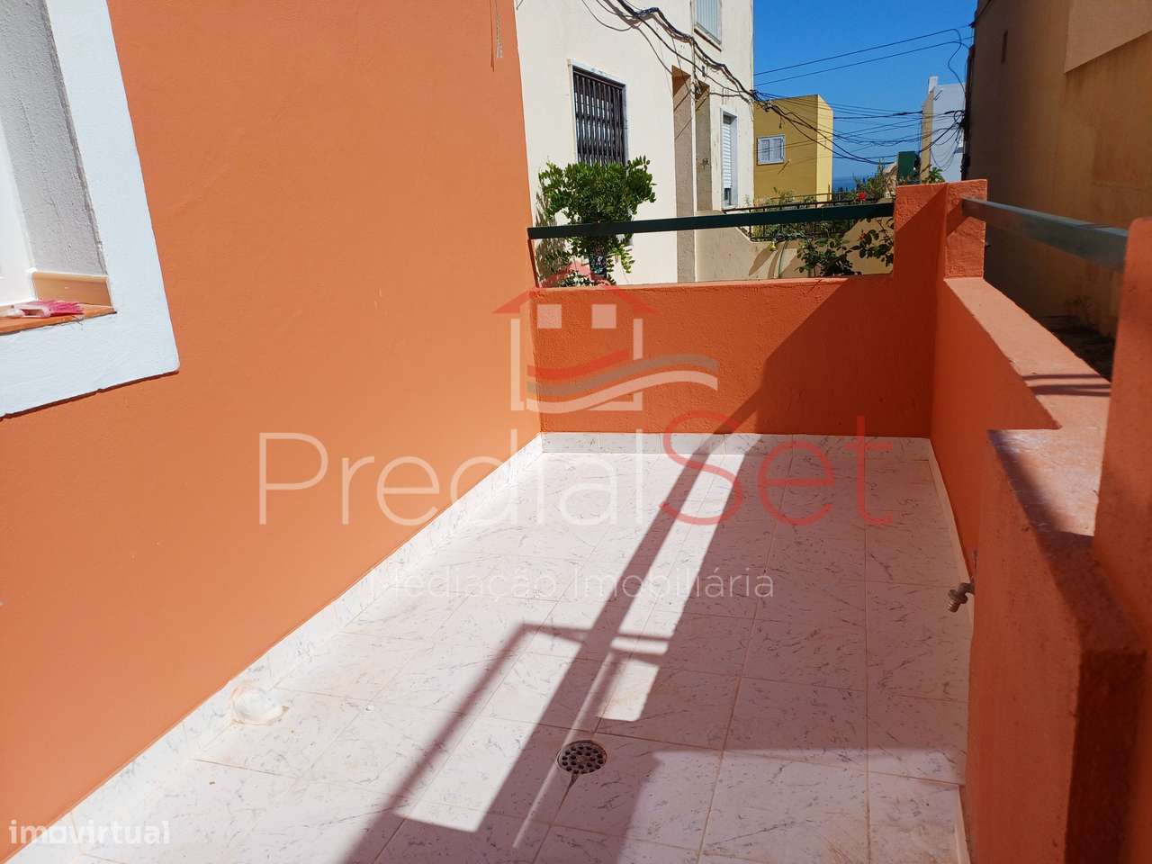 Moradia T3 Totalmente remodelada em Setúbal-1