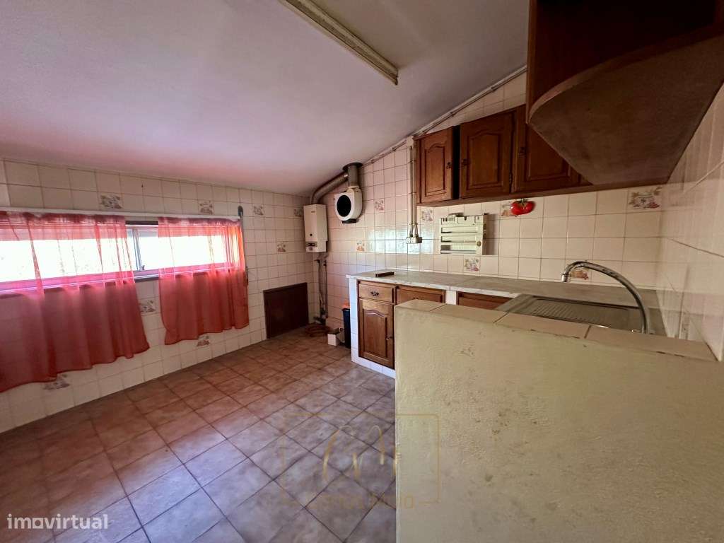 Moradia T4 c/Garagem junto ao rio-16