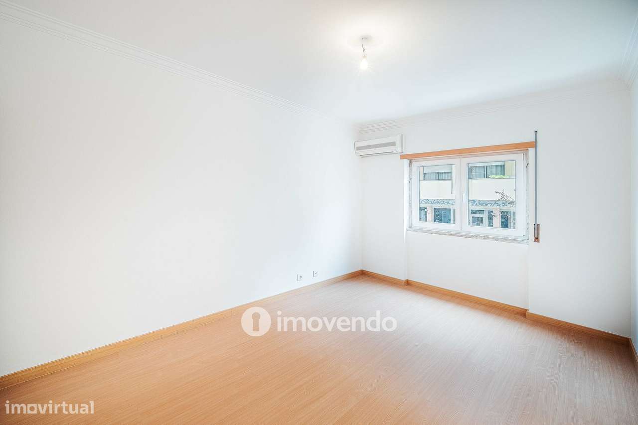 Apartamento T3, com terraço e arrecadação, em Mem Martins-30