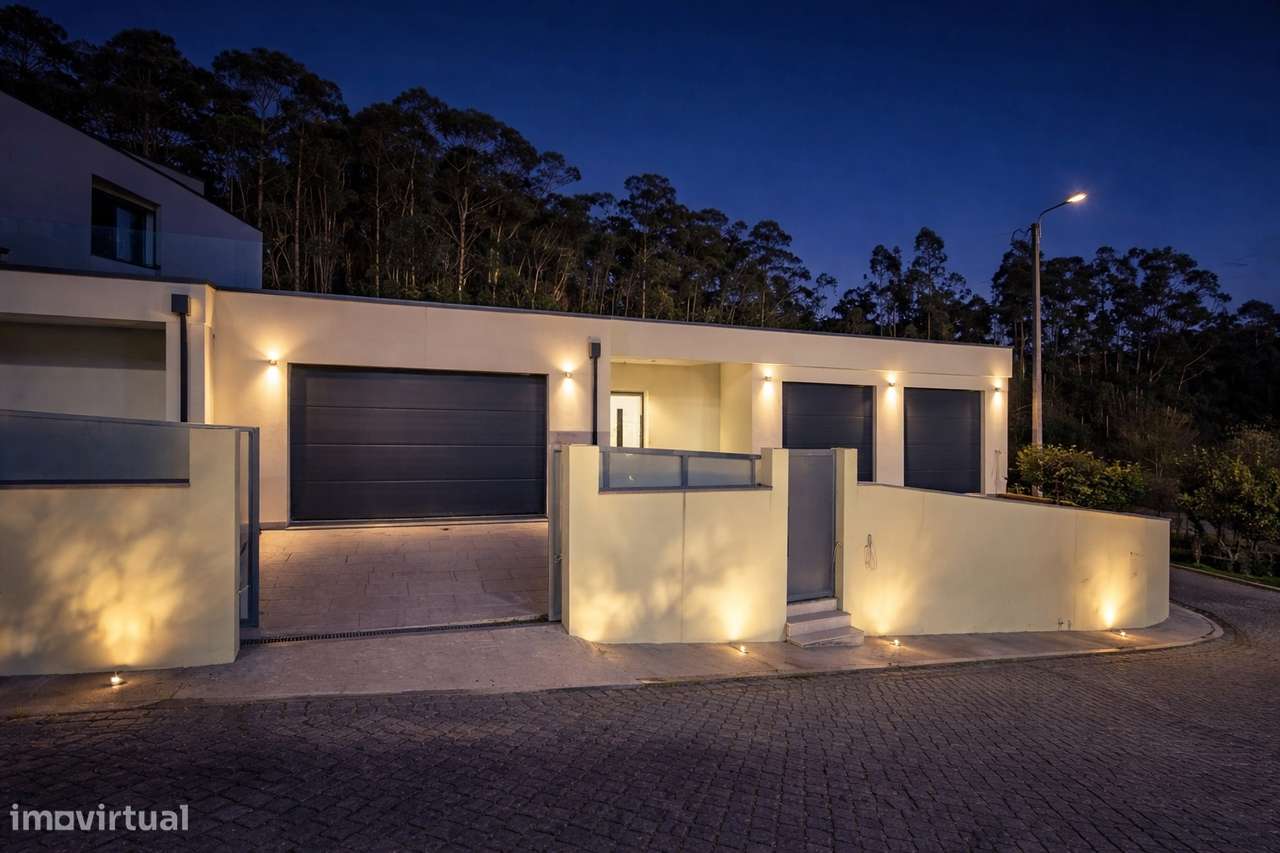 Moradia Individual V3 Nova com Piscina | Espaço, Conforto e Modernidad-36