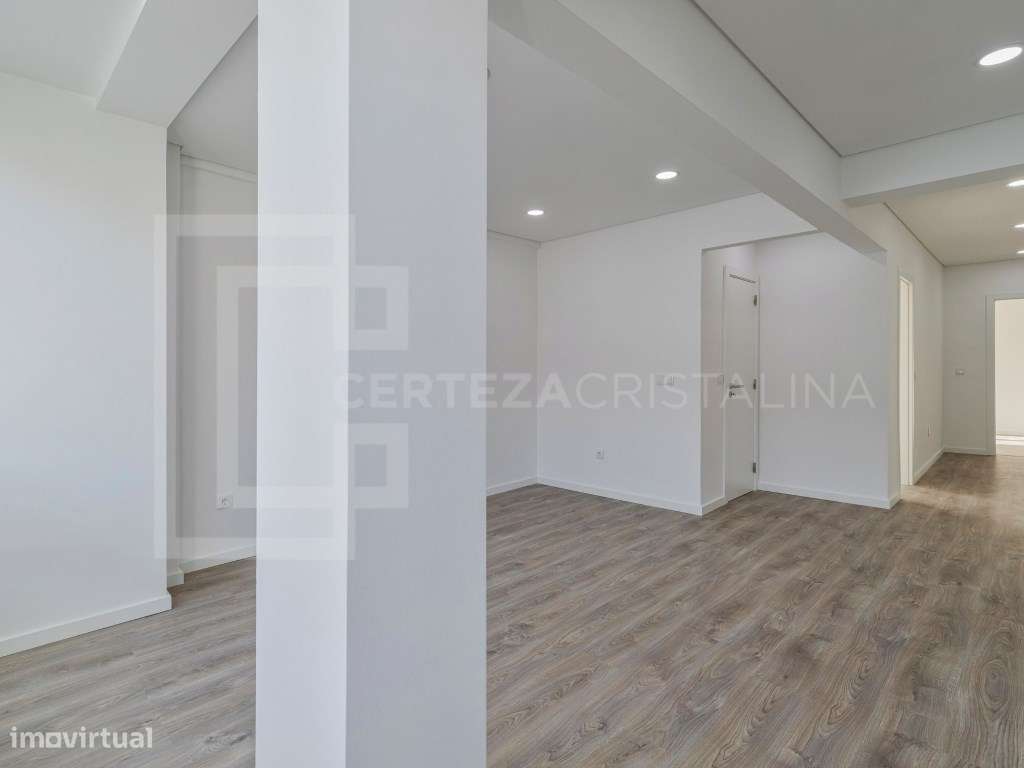 T3 Totalmente Renovado | 3.º Andar | Varanda | Rua S. Joaquim - Set...-10