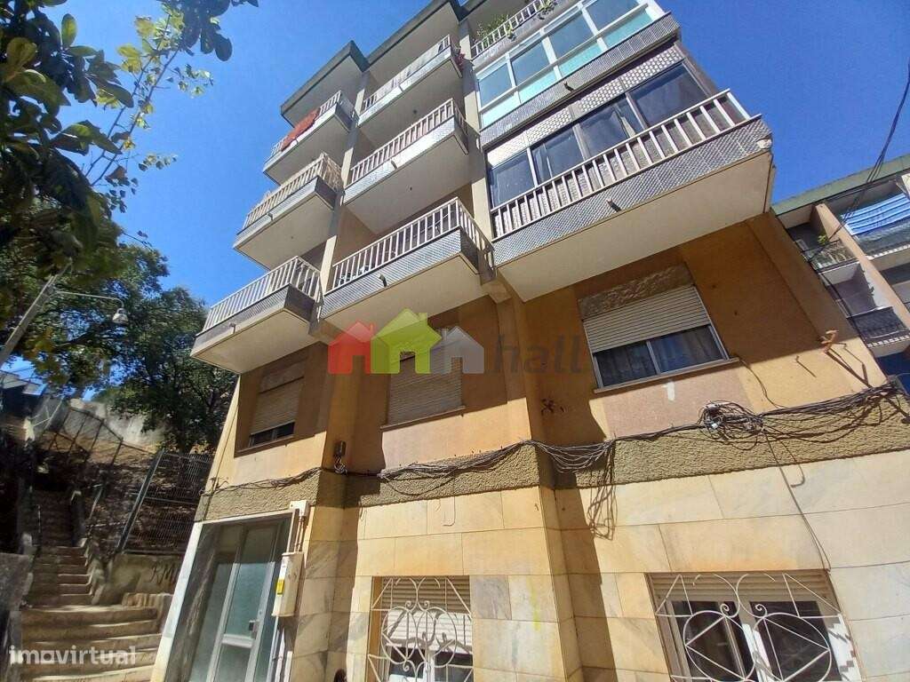 Apartamento T2 Renovado na Camarinha em Setúbal-17