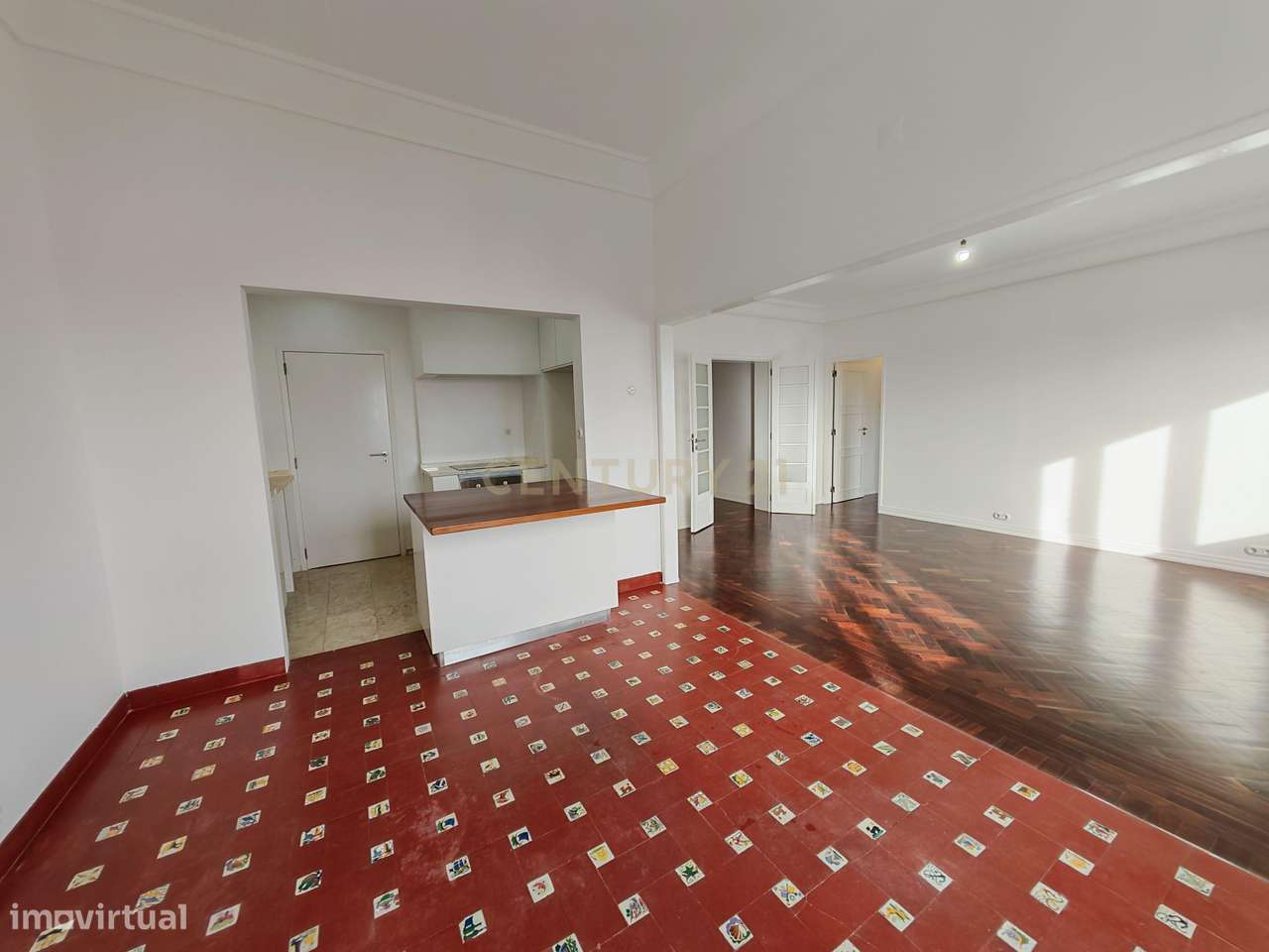 T1 renovado de 83m2, com vista de cidade e estacionamento inserido em - Grande imagem: 5/29