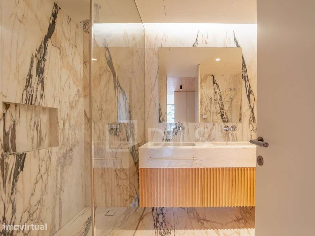 Apartamento T4+1 na Foz - Último Piso Cobertura Privativa-35